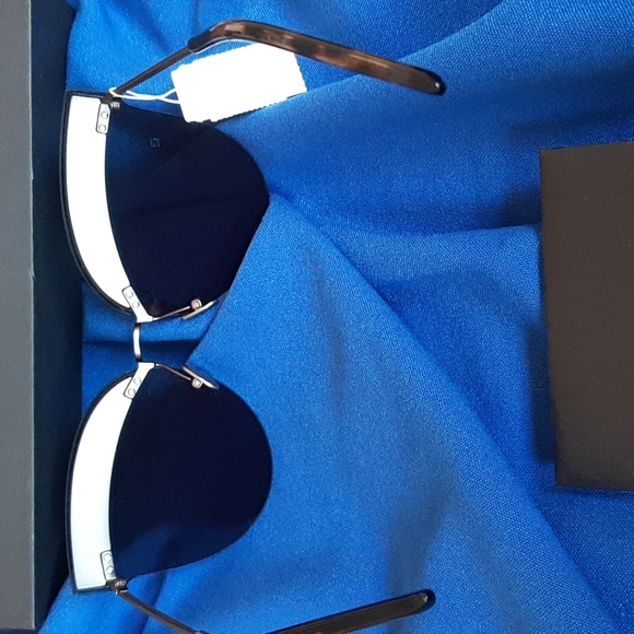 Bottega Veneta Cat eye sunglasses - Picture 7 of 13